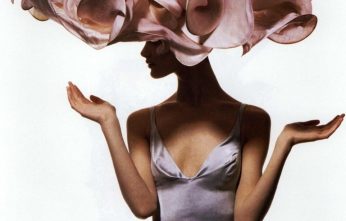 Shalom-Harlow-April-1-1995-Vogue-Floral-creation-by-milliner-Philip-Treacy-Dress-by-Richard-Tyler-Photo-by-Irving-Penn280-736x1024