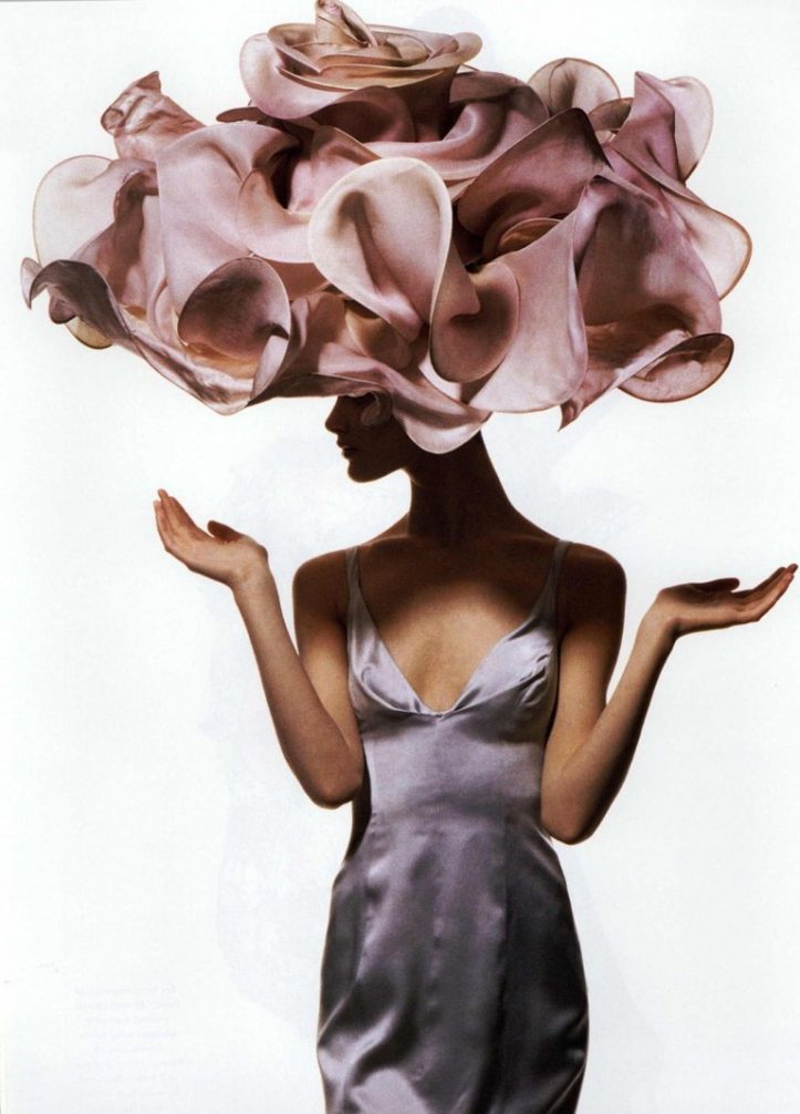 Shalom-Harlow-April-1-1995-Vogue-Floral-creation-by-milliner-Philip-Treacy-Dress-by-Richard-Tyler-Photo-by-Irving-Penn280-736x1024