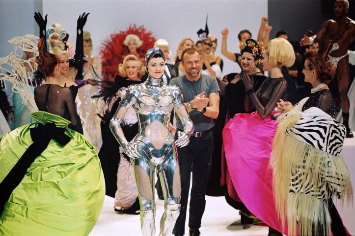 01tmag-mugler-slide-0F1D-superJumbo